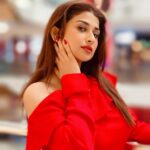 Saba Khan Instagram - Hey monsoon has arrived 🥰❤️ 🌧️ . Styling - @fashionista__aisha . 🎥 - @saifcreations x @versatile.saif x jzee.photo_films . . #sabakhan #instagood #monsoon #love #peace