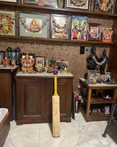 Sachin Tendulkar Instagram - Happy Dussehra to all celebrating Vijaya Dashami!🏏 
Just as the ball sails over the boundary, may the triumph of good over evil clear all the hurdles in your life. Keep batting for the right cause. Stay blessed! 
#VijayaDashami
