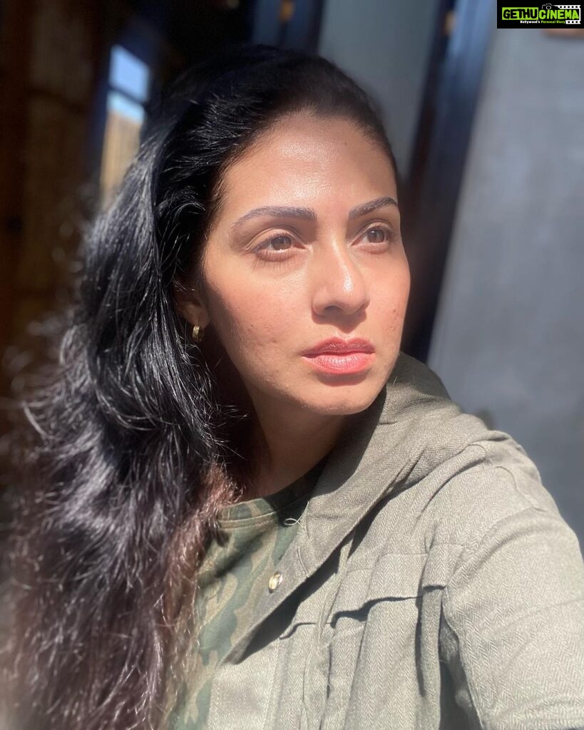 Sadha Instagram - #nofilter just beautiful light! #selfietime #clearingdrafts #sadaa