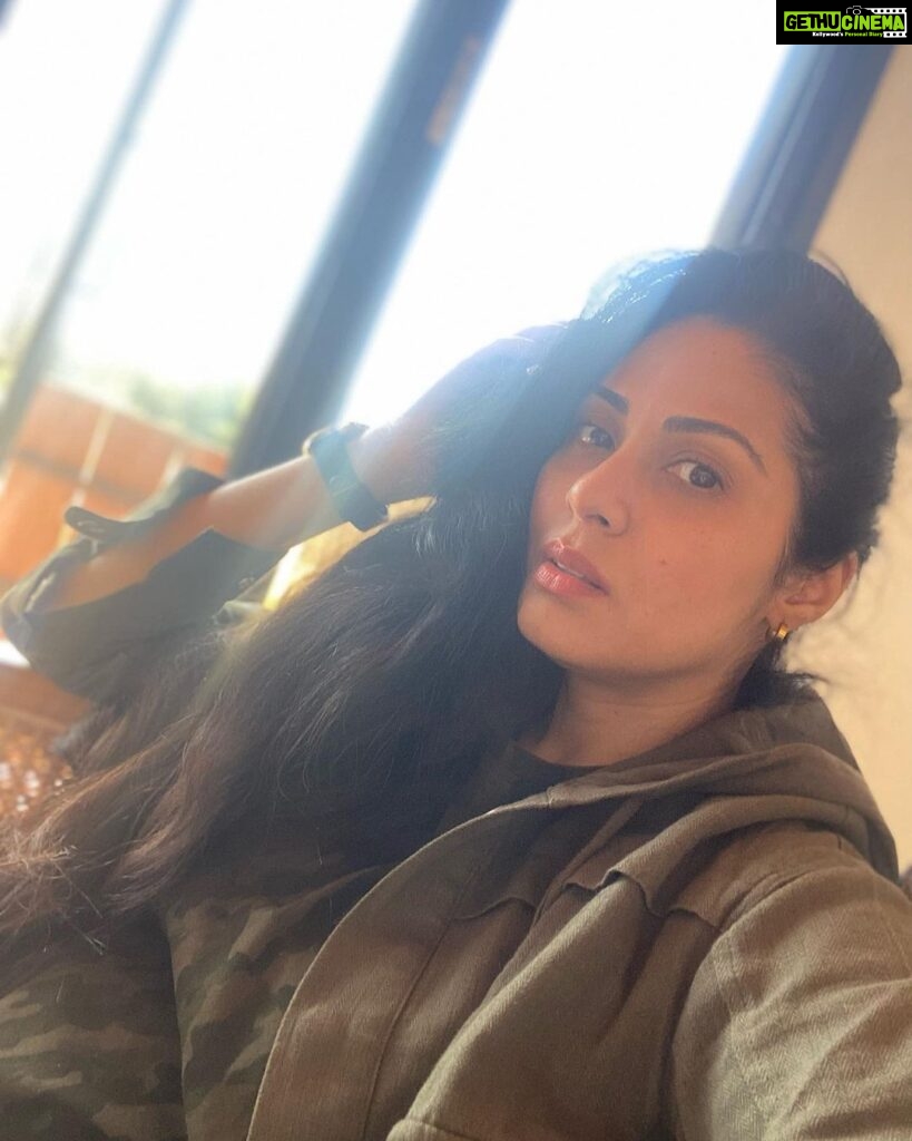 Sadha Instagram - #nofilter just beautiful light! #selfietime #clearingdrafts #sadaa