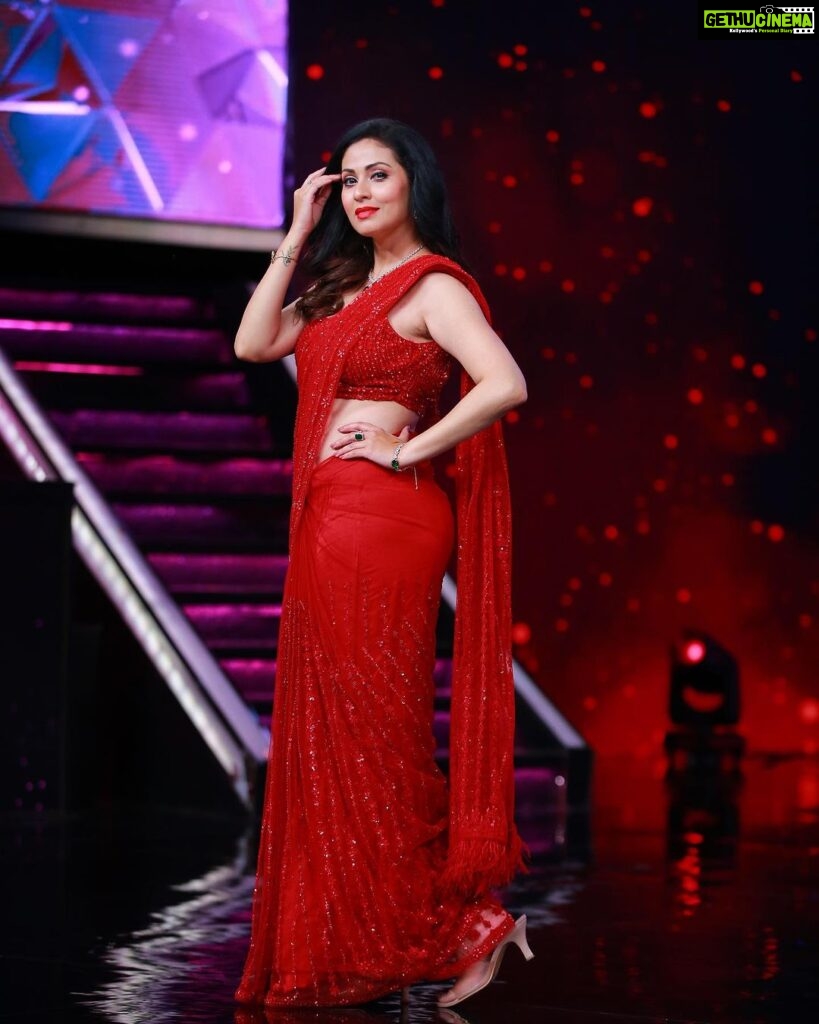 Sadha Instagram - Most loved look of the season! ❤️ From #neethoneydance .. Already missing this stage! Stylist @harinireddym Saree @samyakksarees Jewellery @kushalsfashionjewellery PC @ranjithpawan_photography #picsoftheday #sadaa