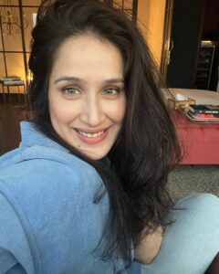 Sagarika Ghatge Instagram - Swipe for some #nofilter Happy photos 💙