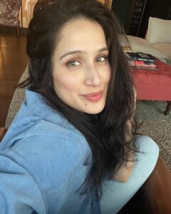 Sagarika Ghatge Instagram - Swipe for some #nofilter Happy photos 💙