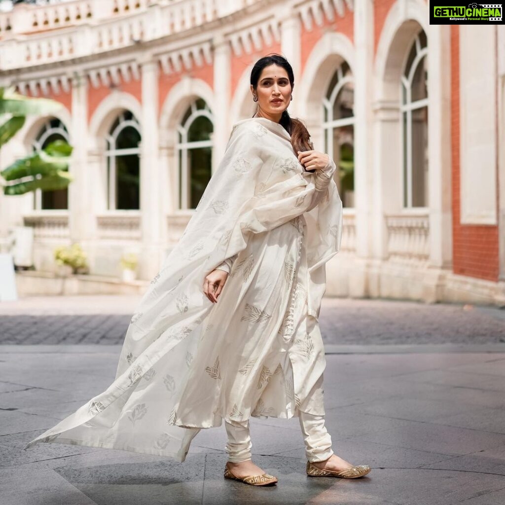 Sagarika Ghatge Instagram - | INDIRA | Off White chanderi anarkali in full sleeves paired with a off white churidar and a chanderi dupatta in palash foil motifs @akuteebysagarika Shop the look on www.akutee.co.in (link in bio) Photographer: @sprinkledwords HMU: @vikasrajput83 @mamta_singh06 . . . . . #AkuteeBySagarika #WomenOfAkutee #AkuteeClassics #Festive #Ethnic #Traditional #ChanderiKurta #FoilPrint #Elegant #IndianWear #TimelessClassics #SagarikaGhatge #KurtaSet #ChanderiSilk #OccasionWear #Anarkali #Style #MadeInIndia #ChanderiSuits #ChanderiAnarkali