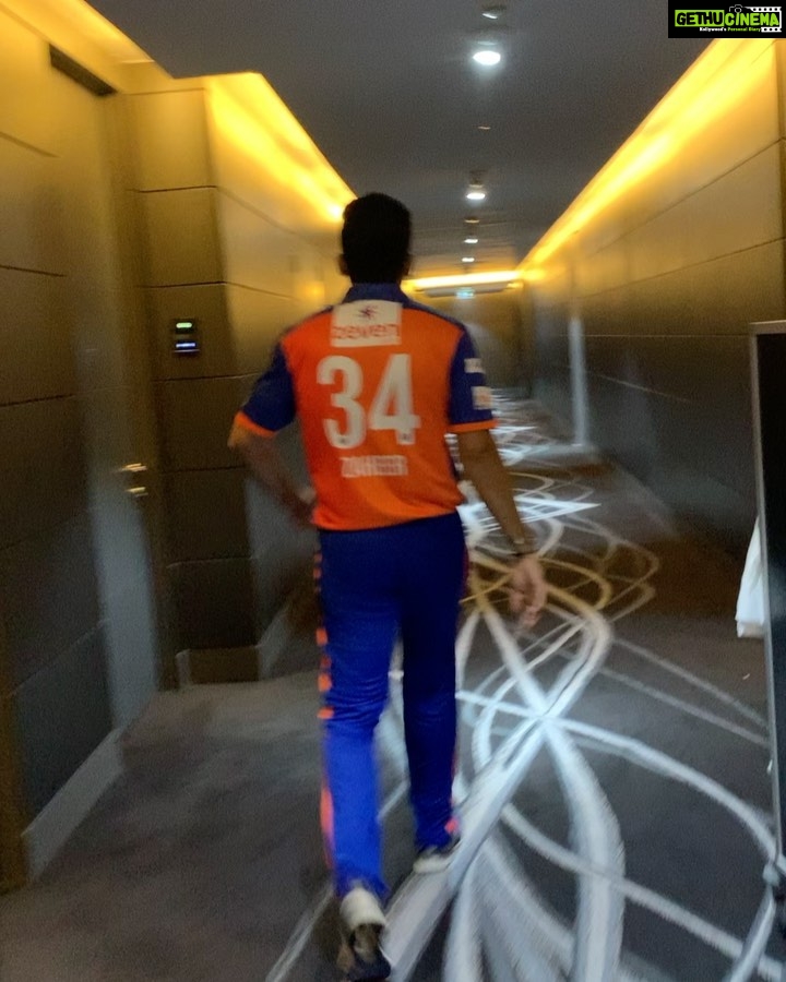 Sagarika Ghatge Instagram - Here he goes again . Can’t keep this guy away from the game . #34 @zaheer_khan34