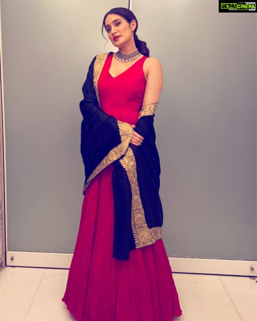 Sagarika Ghatge Instagram - Diwali ready . Thank you @faabiianaofficial and @sakaa_t for letting me add my own little touch to this stunning red outfit . Mums old vintage black dupatta always does the trick . @vandafashionagency