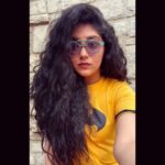 Samyukta Hornad Instagram - Brightest day or darkest night, I’m ready for both. I show my trueeee self when I’m a humanoid bat… i think. So, swipe left and tell me… what’s your pick :) #Batman or #BruceWayne? #Rayban #Dunhill #Shades #Bat #Summer