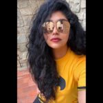 Samyukta Hornad Instagram - Brightest day or darkest night, I’m ready for both. I show my trueeee self when I’m a humanoid bat… i think. So, swipe left and tell me… what’s your pick :) #Batman or #BruceWayne? #Rayban #Dunhill #Shades #Bat #Summer