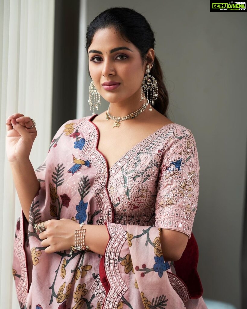 Samyuktha Instagram - 🌸🌸🌸 #Swayambhu pooja . #throwback Styled by @rashmitathapa Wearing @archanajaju.in Shoes @fizzygoblet @elevate_promotions Jewellery @sheetalzaveribyvithaldas M & H @makeupartist_arti @susanemmanuelhairstylist Shot by @venurasuri