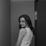 Sanaya Irani Instagram - Photo aisi daalo ki chaar log boley, kitni puraani photo hai! 🤍🖤🤍🖤
