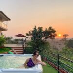 Sanaya Irani Instagram - Reminder that endings can be beautiful too 😍😍. #sunset #evening #beautifuldestinations.