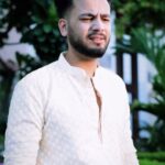 Sapna Vyas Instagram - For more such gossips tune into #BaatonBaatonMeinwithSapnaVyas Link in bio #elvisharmy #elvishyadav #elvis #vishalkotian
