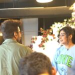 Sapna Vyas Instagram - Roaring through the show with Sher @vishaalkotian 🦁🎥 Watch the show: YouTube.com/CoachSapna “Baaton Baaton Mein with Sapna Vyas” Directed by @asif_silavat Production house @rhsgproductions Creative head @coachsapna Production head @ishebazmemon Ad @atulyaazim DOP @gaurav_dop @aman_silawat04 Bts @vaibhav_gadahire_photography Sound Engineer - Om Zapli Makeup @manishsharma96 Rimpi Poster & Creatives - @yardy_mak Editor - @im_mr_mj_2016 #BaatonBaatonMeinwithSapnaVyas #BehindTheScenes #SherAndMe #OnSetFun