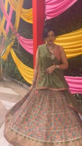 Sapna Vyas Instagram - Look Test !

Wearing chaniya choli from Looks Boutique,
C.g. road, Ahmedabad @looksboutique6