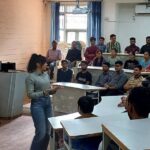 Sapna Vyas Instagram - A sneak peak of my lecture at S. K. Patel institute of Management & Computer Studies. Had a wonderful interactive session with the fresh bunch of MBA students. Love Teaching 💕💗 Thank you @profbhavin @parnikajha 🙏🏻☺️ SK Patel Institute Of Management and Computer Studies