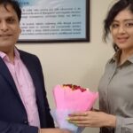 Sapna Vyas Instagram - A sneak peak of my lecture at S. K. Patel institute of Management & Computer Studies. Had a wonderful interactive session with the fresh bunch of MBA students. Love Teaching 💕💗 Thank you @profbhavin @parnikajha 🙏🏻☺️ SK Patel Institute Of Management and Computer Studies