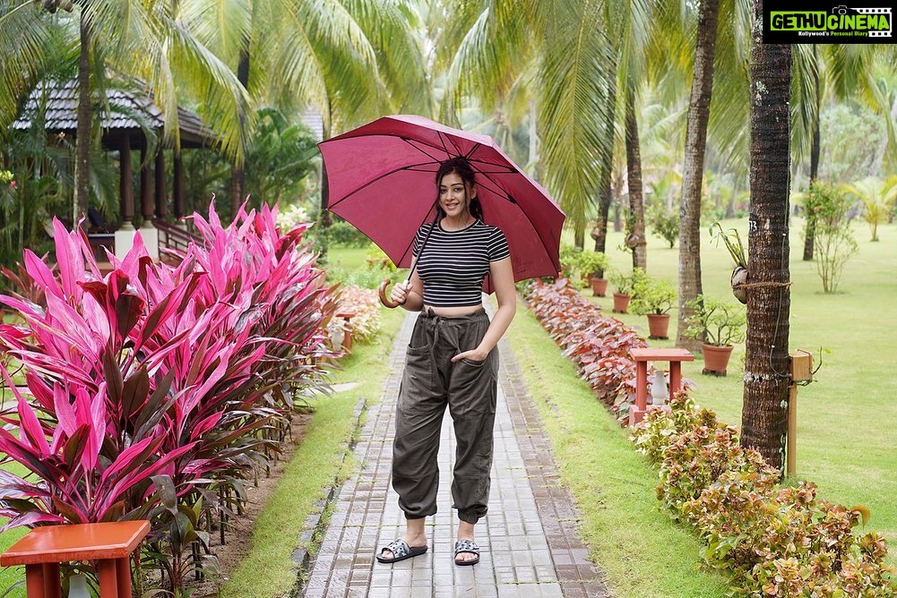 Sapna Vyas Instagram - Look at the beauty of Kerala ☂ @nattikabeachayurvedaresort The Nattika Beach Ayurveda Resort
