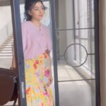 Sapna Vyas Instagram - Feeling filmy 🌼 🌸 @savvyswaraajsportsclub . . . . . . . . . . #babypinkshirt #floralskirt #colorfulnails #ahmedabadinfluencer #indianinfluencer #graywedges #savyswarajsportsclub #dreamysong Savvy Swaraaj Sports Club