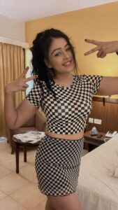 Sapna Vyas Instagram - क्या आप अपने जीवन के सबसे महत्वपूर्ण व्यक्ति को जानते हैं?
💪🏼
Do you invest time in knowing the most important person in your life?

Share if you found it useful & Save to watch later ❤️

.
.
.
.
.
.
.
.
.
.
Thanks @keralatourism 
#FitnesswithCoachSapna #AskCoachSapna #FitnessTips #Hinglish #HealthTips #selfcare #selfimprovement #motivation #inspiration #dailyfitnesstips #indianinfluencer #blogger 
#fitnessinfluencer #hindifitnesstips #hindifitnessvideos #curlyhair #chessdress #blackandwhite #croptop #skirt #kerala #hotel #hotelroom #morning