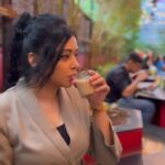 Sapna Vyas Instagram - Chai is a feeling 💕 #prithvitheatre #prithvitheatrecafe #mumbai #mumbairains #mumbaidiaries Prithvi Theatre