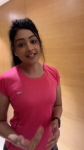 Sapna Vyas Instagram - वजन घटाने के लिए एक आसान दैनिक आदत
💪🏼
An easy daily habit for weight loss.

#FitnesswithCoachSapna #AskCoachSapna