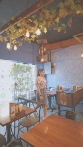 Sapna Vyas Instagram - Hear hear… Got the perfect solution for hot coffee and cool iPhone…. 

@caffix.thetechcafe 

What’s your fav coffee btw?