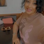 Sapna Vyas Instagram - I believe in creating life between endless work & responsibilities knowing well enough that death is the only destiny. I don’t hold grudges or don’t give space to insecurities, complexes and the likes. ….aapne nahi pucha phir bhi meine bata diya. Ma aur Bhagwan dono hai… tum rakshak kahu ko darna… sab tera #HavajNaThekanaNaHoy Havaj Na Thekana Na Hoi