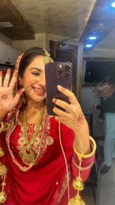 Sara Gurpal Instagram - Follow @saragurpals if you Haryanvi or love Haryanvi language Huhhhhh!!! Kameennnnn
.
.
.
From the sets @lambrandalaana
#ProudHaryanvi