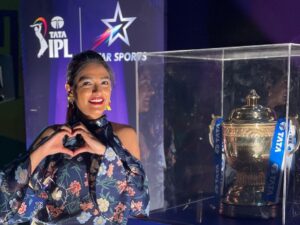 Sastika Rajendran Instagram - Appane Muruga. Perusa ethum keka porathu Illa. 5th time @chennaiipl Intha trophy ah thatti thookiranum! Ambuttuthaannn 💛
Apdiyae makkal ellarum marakkama @starsportstamil la #TataIPL ah kandu magizhungalllll ⭐️⭐️⭐️

#ipl2023 #Tataipl #iplonstar 
#AllaboutYesterday #TrophyTour