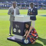 Sastika Rajendran Instagram – This is us on-screen. 

Swipe 👉 to see off-screen. 

#Dubai Either you are too hot to handle or too cold to hold! 

#ILT20onZee #HarBallBawaal #ILT20 #CricketOnZee Dubai International Stadium