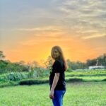 Sastika Rajendran Instagram - @tikka995 used no filter because that’s exactly how sunsets look in #Pollachi! #shotoniphone by my girlfriend! #sunsets #sunsetsky #farmlife 642005
