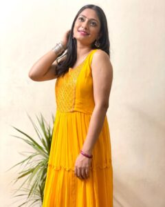 Sastika Rajendran Instagram - Sending you all some #Yellove 💛🐝🌼🍋🌕🍯🧀
Wearing a 👗 from someone very special @vj_nivedhita ❤️❤️❤️