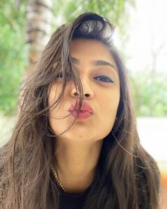 Sastika Rajendran Instagram - On popular demand! 
Photo no #5 at 5 pm! ❤️