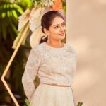 Sastika Rajendran Instagram - Right. Left. Straight. For @shlokaethnicwear Photographer @nithin_barath Styled by @swetha.raghul Jewellery @theindiankart Decor @miandkaevent Make up @sathyaanil_makeup_artist Hair @vinothdamodharan7