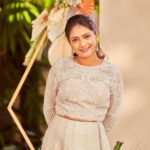 Sastika Rajendran Instagram - Right. Left. Straight. For @shlokaethnicwear Photographer @nithin_barath Styled by @swetha.raghul Jewellery @theindiankart Decor @miandkaevent Make up @sathyaanil_makeup_artist Hair @vinothdamodharan7