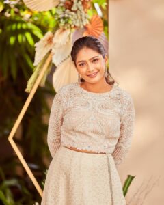 Sastika Rajendran Instagram - Right. Left. Straight. 

For @shlokaethnicwear 

Photographer @nithin_barath 
Styled by @swetha.raghul 
Jewellery @theindiankart
Decor @miandkaevent
Make up @sathyaanil_makeup_artist 
Hair @vinothdamodharan7
