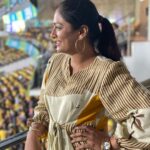 Sastika Rajendran Instagram - Into the finals we goooooo!!! #CSK ku periya periya periya #WhistlePodu 🥳🥳🥳 PC : @vishnowarrier Chepauk Stadium