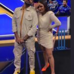 Sastika Rajendran Instagram - Debut IPL with the Don of IPL Thank you machan 💫 Thoroughly enjoying it. Taking all the learning from the legends. And being thankful for it. Styled by @mrignain for #TataIPL2023 on @starsportstamil நன்றி 🙏🏽🙏🏽🙏🏽 Mumbai