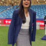 Sastika Rajendran Instagram – Two different stadiums but In her own world 🗺️ 

Caught off guard by @aarti.sankaran ❤️ 

@ilt20official @ilt20onzee 

#dpworldilt20 #ilt20 #uae #dubai #sharjah #aleagueapart