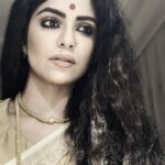 Sayantani Ghosh Instagram - "Acting is not about being someone different. It's finding the similarity in what is apparently different, then finding myself in there." -Meryl Streep #lovemyjob #lovemylife #actor #artist #actorlife #passion #love 🎥❤️