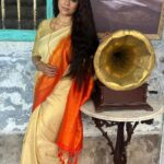 Sayantani Ghosh Instagram – 🌸Retro feel …
.
.
#reel #reels #oldsongs #classic #oldbollywoodsongs #oldsoul #reelkarofeelkaro #bollywood #sareelove #sareegirl #desigirl #love #sayantanighosh #instalike ❤️