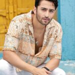 Shaheer Sheikh Instagram - #chaleya Photographer 📸: @amitkhannaphotography Make-up: @dhruvalmakeupartist Hair: @sachinwakhare_ Cinematographer 🎥: @redboxfilmers Managed by: @nishi7mishra #shaheersheikh
