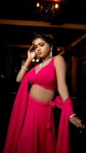 Shalu Shammu Instagram - Capturing The Essence…..
Wearing : @aks_le_couturier 
Dolled Up : @laavie_makeover 
On Lens : @6framessphotography 
Location : @lowerdeckclub @parkelanzachennai 

#shalushamu #shalushamuvlogs #pinkvibes #awards #outfitoftheday #lehanga #restobar #goodvibes