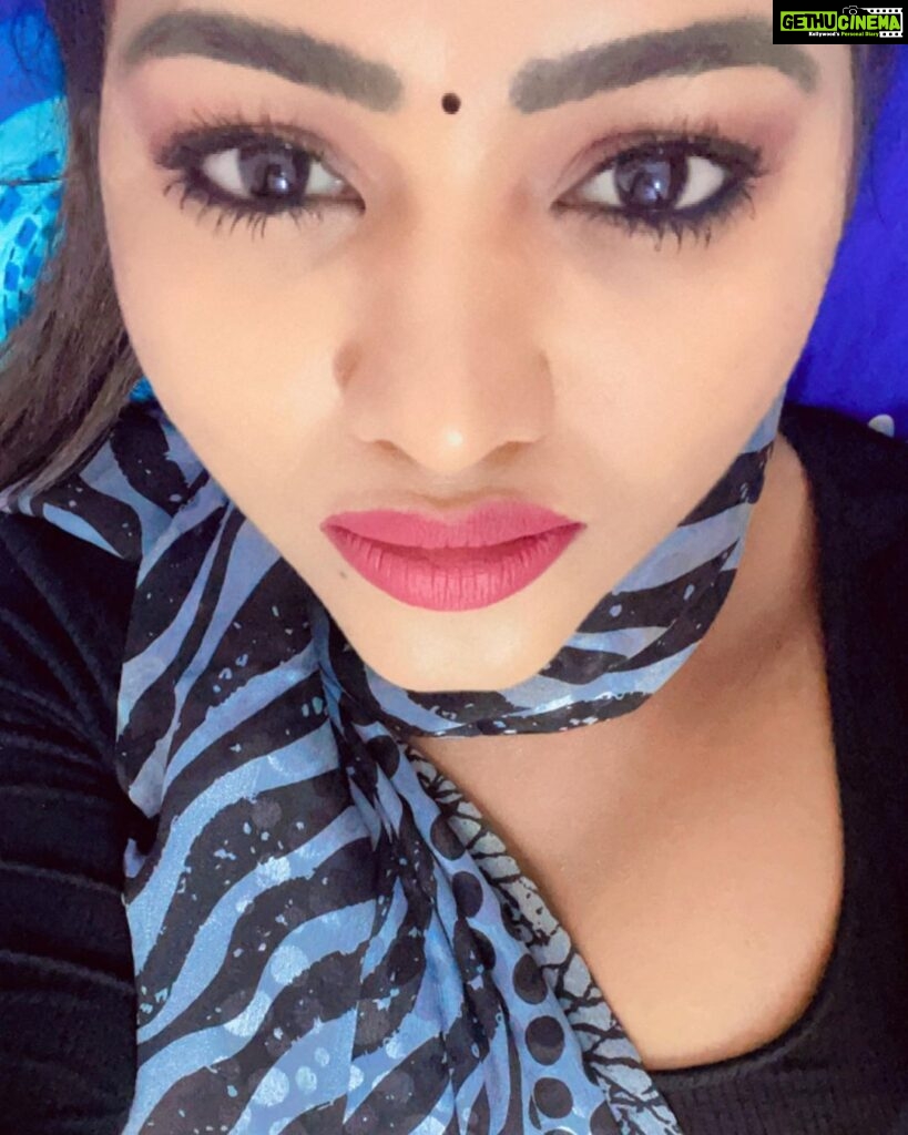 Shalu Shammu Instagram - Selfie Dump Part 3 😅 #shalushamu #shalushamuvlogs #sareelove #beyourself #selfieponnu