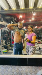 Shalu Shammu Instagram - Calisthenics Try With @magesh_devv 🥰💪

Location : @solidfitness07 
Video Credits : @__jagzz17_ 
Editing Credits : @warrior__visu 

#shalushamu #mageshdevv #solidfitness #calisthenics #enrojaaneeye #workoutmotivation #gymlover #gymtime #funtimes #calithenicspartner