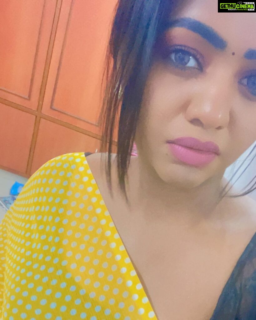 Shalu Shammu Instagram - Selfie Dump Part 2 ….😅 Saree & Me #shalushamu #shalushamuvlogs #selfieponnu #metime #sareelove