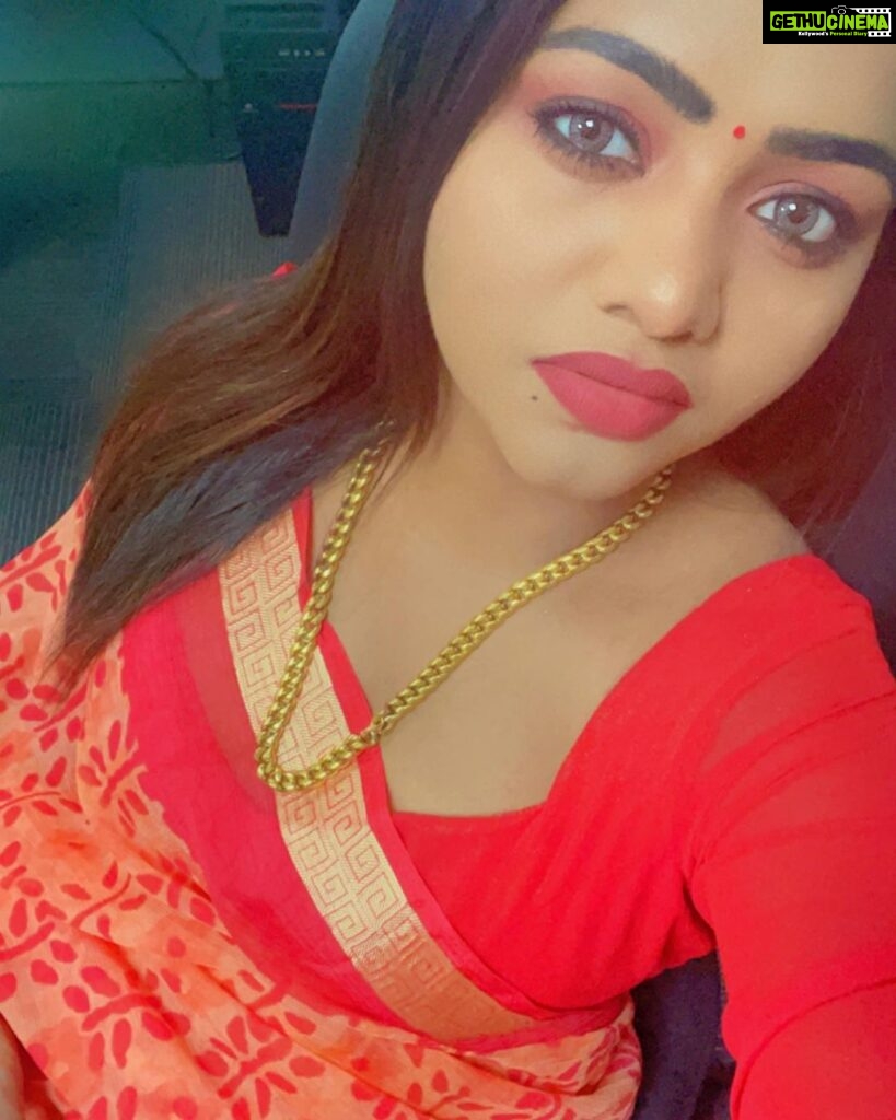 Shalu Shammu Instagram - Selfie Dump Part 2 ….😅 Saree & Me #shalushamu #shalushamuvlogs #selfieponnu #metime #sareelove
