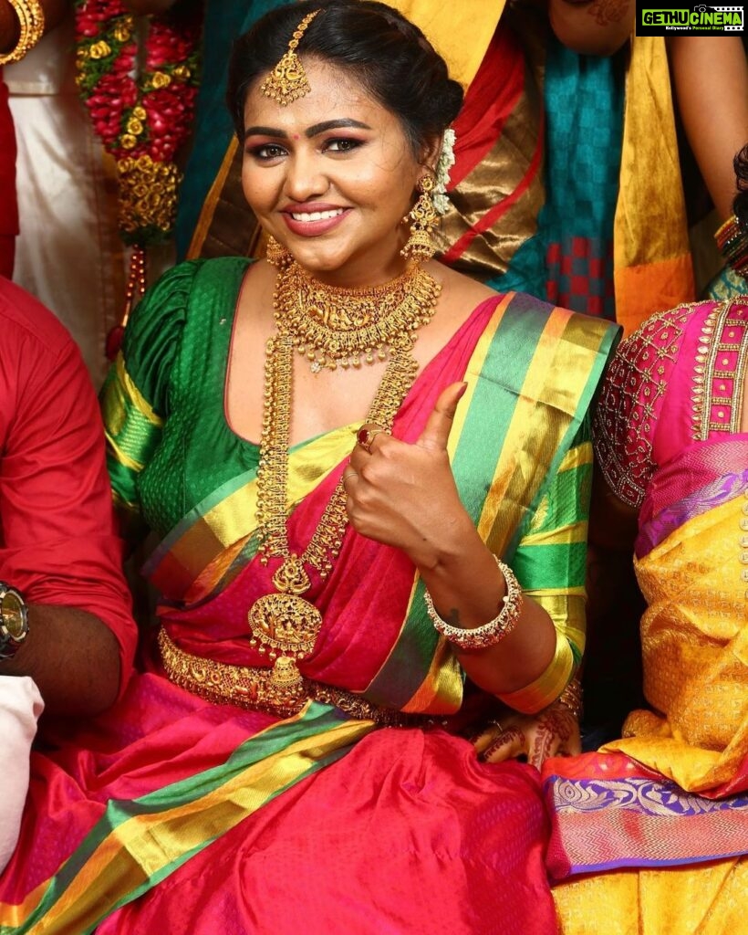 Shalu Shammu Instagram - Am in a shoot or am I getting engaged ? ♥ Wearing @aks_le_couturier Dolled Up : @kowshi_mua Jewels : @rahman_jewellery #shalushamu #shalushamuvlogs #tradional #halfsaree #loveyourself #glowup #sareelove #tamilponnu