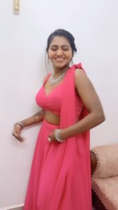Shalu Shammu Instagram - Before going to the awards need some Vibe with 
“Mainaru Vettikatti “ “Machini “

Wearing : @aks_le_couturier 
Mua : @laavie_makeover 
Jewels : @gold_copy1486 

VC : @jansiranilakshmibai ♥️Pattu 

#shalushamu #shalushamuvlogs #mainaruvettikatti #bcoz #itstrending #fire