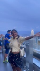 Shalu Shammu Instagram - It felt so breezing & aww to see the entire Malaysia in such height … Had a great experience 👍😇

#shalushamu #shalushamuvlogs #malaysia #kualalumpur #travel #videos #happyme #staysingle